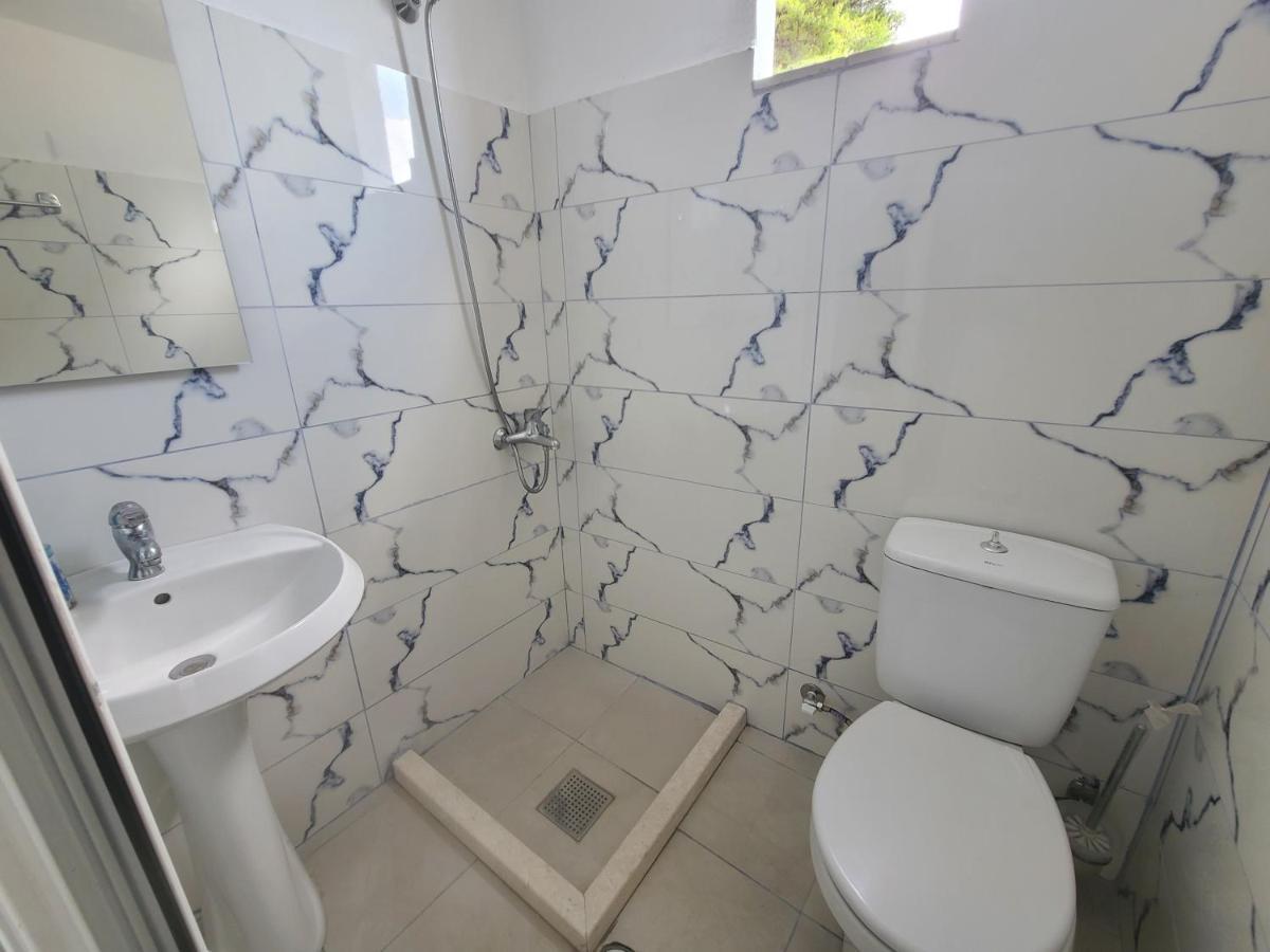 Hillside Garden Apartament Sarandë エクステリア 写真