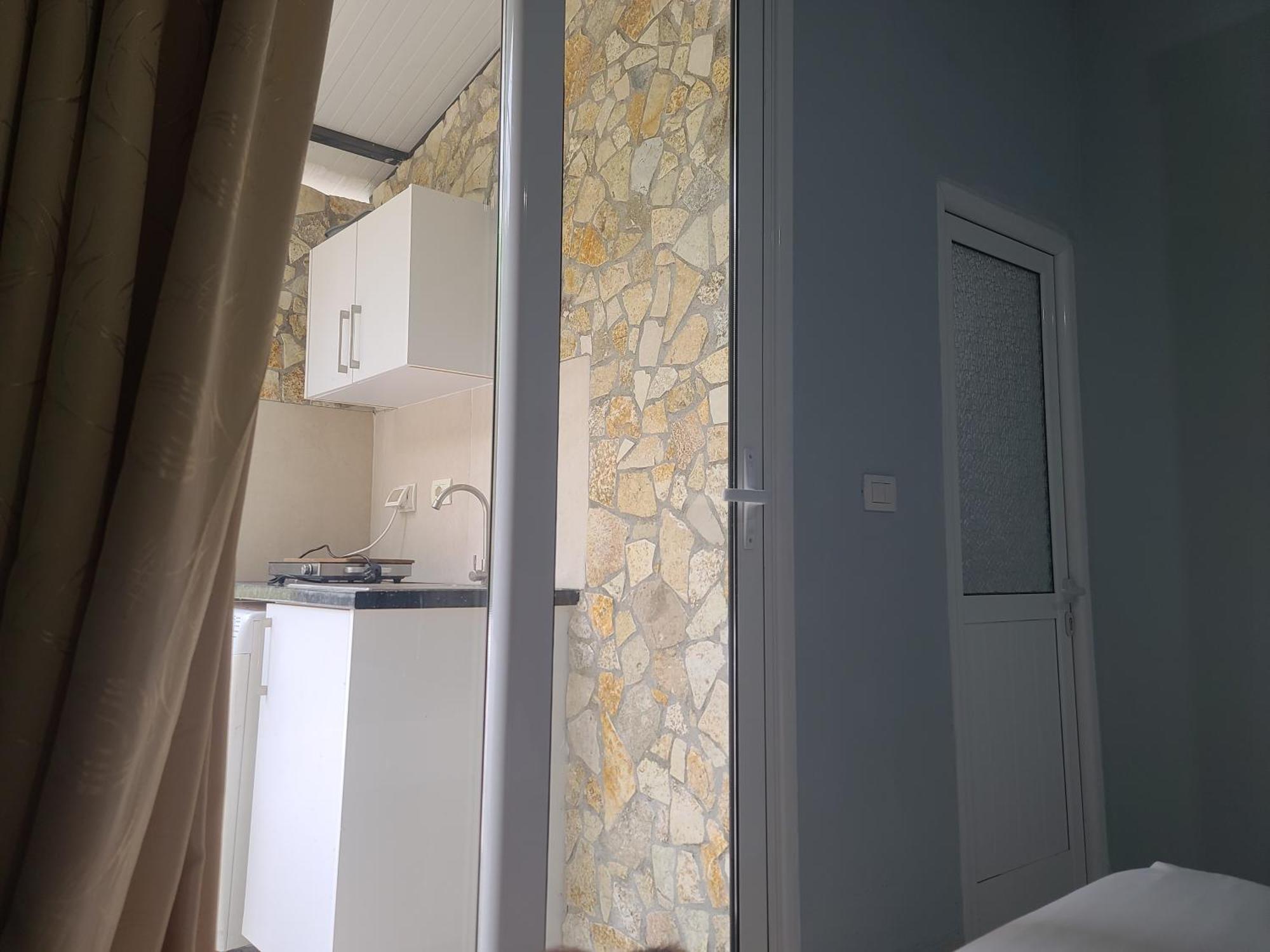 Hillside Garden Apartament Sarandë エクステリア 写真